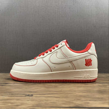Cargar imagen en el visor de la galería, Undefeated x Air Force 1 Low Beige Red White UN1315-801