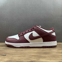Cargar imagen en el visor de la galería, SB Dunk Low Bordeaux Team Red White DD1503-108