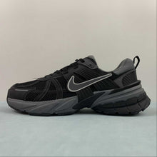 Cargar imagen en el visor de la galería, Nike V2k Run Black Carbon Ash FD0736-102