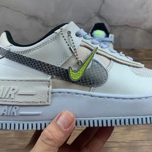 Cargar imagen en el visor de la galería, Air Force 1 Shadow Snakeskin Pure Platinum Light Bone Hydrogen Blue Smoke Grey CV3027 001