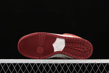 Cargar imagen en el visor de la galería, SB Dunk Low Pro Dark Russet Cedar White Summit BQ6817-202