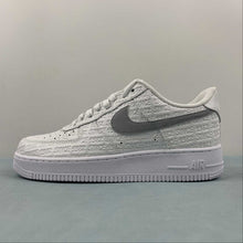 Cargar imagen en el visor de la galería, Air Force 1 07 Low “Since 1982” Summit White Wolf Grey-White FJ4823-100