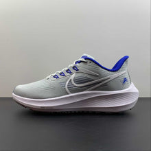 Cargar imagen en el visor de la galería, Air Zoom Pegasus 39 Detroit Lions Medium Silver Battle Blue DR2042-001