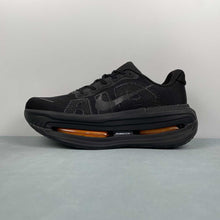 Cargar imagen en el visor de la galería, Nike Vomero Premium Black Orange HQ2050-622