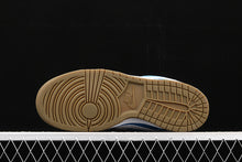 Cargar imagen en el visor de la galería, SB Dunk Low Pro Blue White Street Fighter Chun Li 304292-405