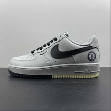Cargar imagen en el visor de la galería, Air Force 1 07 Low Brooklyn New York White Gray White HD6936-809