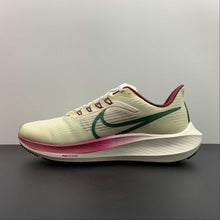Cargar imagen en el visor de la galería, Air Zoom Pegasus 39 Rattan Gorge Green Team Red FB7161-231