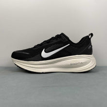 Cargar imagen en el visor de la galería, Nike Zoom Vomero 18 Black Summit White HM6803-007