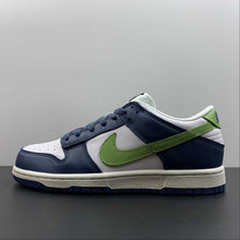 Cargar imagen en el visor de la galería, SB Dunk Low Dark Blue Grey Mean Green White 309431-031