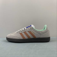 Cargar imagen en el visor de la galería, Adidas Samba OG Crystal White Clay Strata Gum ID2047