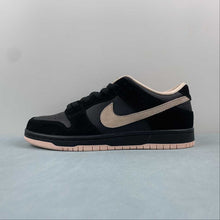 Cargar imagen en el visor de la galería, SB Dunk Low Black Coral Wash BQ6817-003