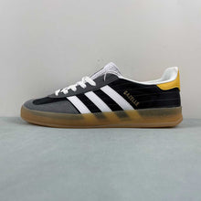 Cargar imagen en el visor de la galería, Adidas Gazelle Indoor Black White Yellow Gum IF9641