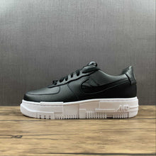 Cargar imagen en el visor de la galería, Air Force 1 PIXEL Black White CK6649-001
