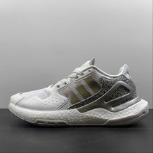 Cargar imagen en el visor de la galería, Adidas Day Jogger Boost White Silver White FX6163