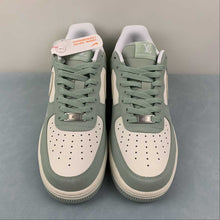 Cargar imagen en el visor de la galería, Air Force 1 07 Low White Light Green Yellow BS9055-612