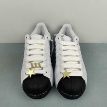 Cargar imagen en el visor de la galería, Adidas Superstar 2 Cloud White Core Black Gold Metallic IH6679