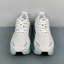 Cargar imagen en el visor de la galería, Nike Vomero Premium White Grass Green FN8453-022