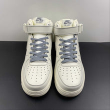 Cargar imagen en el visor de la galería, Air Force 1 07 Mid Beige Dark White Gray BY6899-691