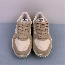 Cargar imagen en el visor de la galería, Adidas Retropy E5 W.R.P Magic Beige Off White HQ1863