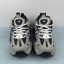 Cargar imagen en el visor de la galería, Adidas XLG Runner Deluxe Silver Pebble Carbon Ivory JR8078