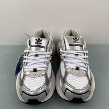 Cargar imagen en el visor de la galería, Adidas Adistar XLG Off White Metallic Silver Red IH3382