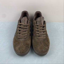 Cargar imagen en el visor de la galería, Adidas Gazelle Earth Strata Brown Gum IG4989