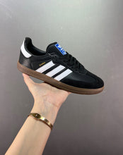 Cargar imagen en el visor de la galería, Adidas Samba Vegan Black White Brown-Gum B75807