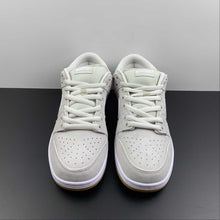 Cargar imagen en el visor de la galería, SB Dunk Low Grey White Brown 304292-106