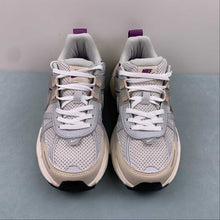 Cargar imagen en el visor de la galería, Nike V2k Run Premium Light Bone Sanddrift Viotech HF4305-072