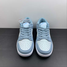 Cargar imagen en el visor de la galería, SB Dunk Low Clear Blue Swoosh Aura Worn Blue White DH9765-401