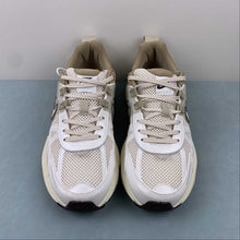 Cargar imagen en el visor de la galería, Nike V2k Run Light Orewood Brown Light Bone Khaki Earth FD0736-103