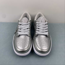 Cargar imagen en el visor de la galería, Air Jordan 1 Low Golf Gift Giving Metallic Silver Photon Dust White FD6848-001