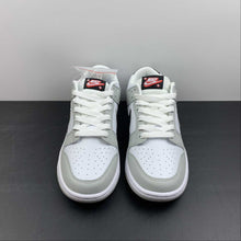 Cargar imagen en el visor de la galería, SB Dunk Low Lottery Pale Ivory Black Malachite Pale Ivory DR9654-001