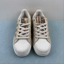 Cargar imagen en el visor de la galería, Adidas Superstar Brown Beige IE2940
