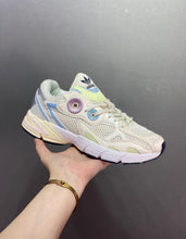 Cargar imagen en el visor de la galería, Adidas Astir Off White Clear Sky GZ4331
