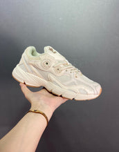 Cargar imagen en el visor de la galería, Adidas Astir Beige GV9200
