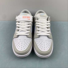 Cargar imagen en el visor de la galería, SB Dunk Low Light Bone Armory Blue HF0023-100