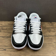 Cargar imagen en el visor de la galería, SB Dunk Low Seoul Black White Red Blue DM7708-100