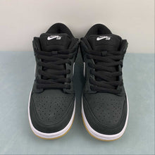 Cargar imagen en el visor de la galería, SB Dunk Low Black White Gum Light Brown CD2563-006