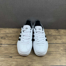 Cargar imagen en el visor de la galería, Adidas x Gucci Gazelle White Black