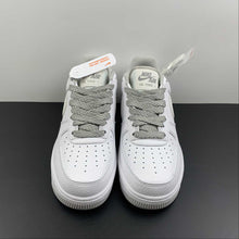 Cargar imagen en el visor de la galería, Air Force 1 07 Low White Gray Silver UO5369-603