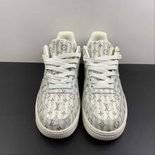 Cargar imagen en el visor de la galería, LV x Air Force 1 07 Low Light Green Gray Metallic Gold IA9V9E