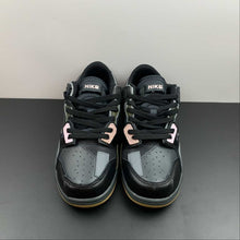 Cargar imagen en el visor de la galería, SB Dunk Low Scrap Cool Gray Black Gum DB0500-001