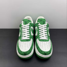 Cargar imagen en el visor de la galería, Louis Vuitton Trainer Snaker x Air Force 1 White Green LK0226