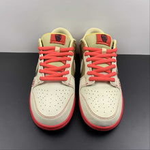 Cargar imagen en el visor de la galería, SB Dunk Low Pro Money Cat Golddust Gold Metallic 304292-771