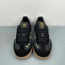 Cargar imagen en el visor de la galería, Liberty London x Adidas Samba OG Black Floral IH1331