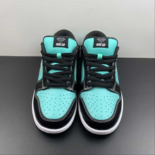 Cargar imagen en el visor de la galería, SB Dunk Low Tiffany Diamond 304292-402