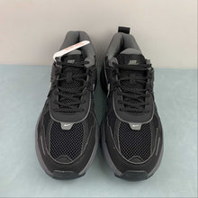 Cargar imagen en el visor de la galería, Nike V2k Run Black Carbon Ash FD0736-102
