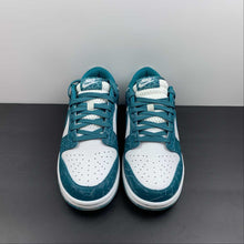 Cargar imagen en el visor de la galería, SB Dunk Low Ocean Summit White Bright Spruce DV3029-100