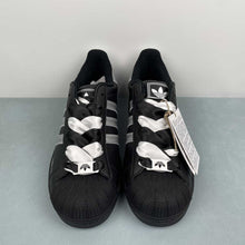Cargar imagen en el visor de la galería, Adidas Superstar 2 Hello Kitty Black JH9977